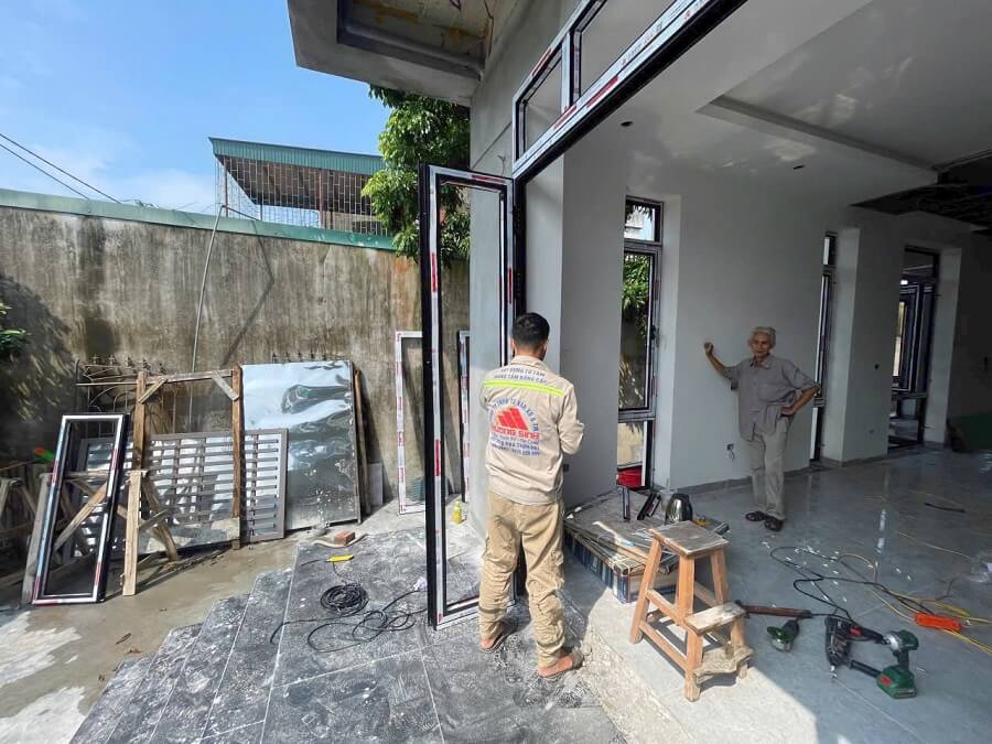 Gọi dịch vụ mở khóa cửa nhôm kính chuyên nghiệp